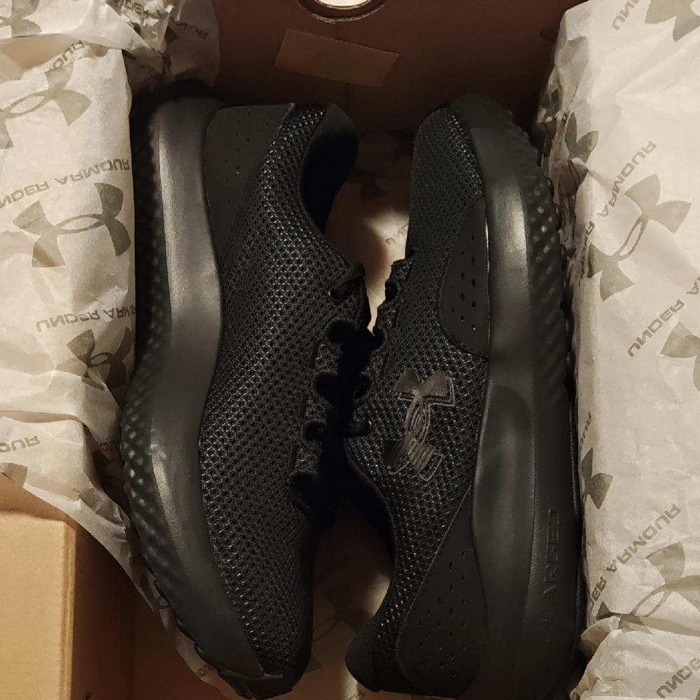 New Women's Surge 4 Black Athletic Shoes In Box